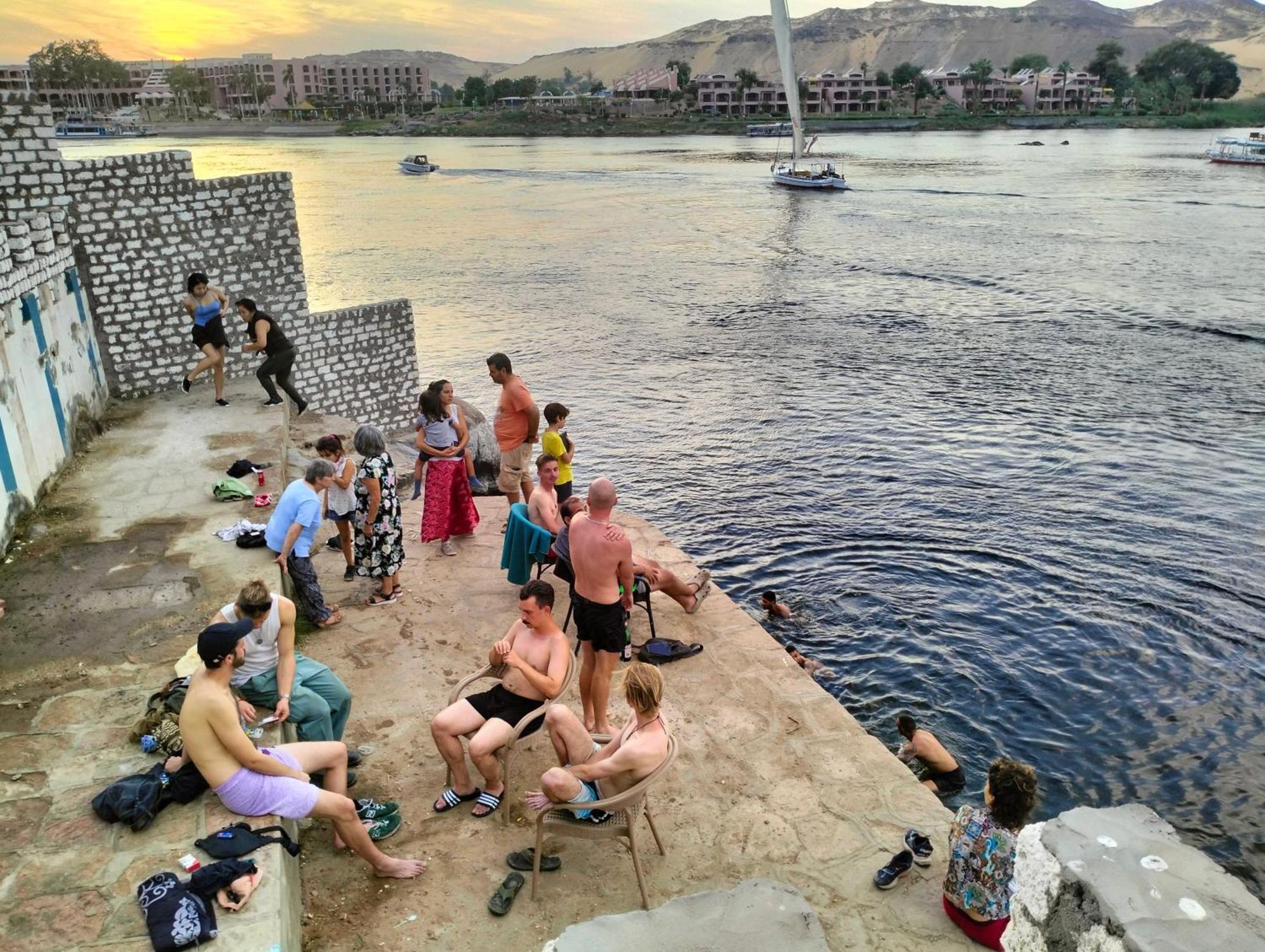 Go Inn Backpackers Aswan Bagian luar foto